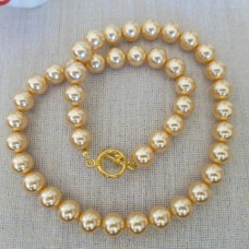 Gaiši zeltītas perlamutra pērļu krelles 